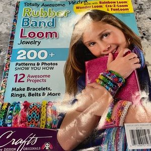 📚4/$5📚 Totally Awesome Rubber Band Loom Jewelry projects guide book.